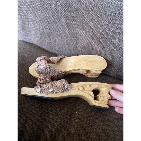VINTAGE New Slip On Shoes Heel Carved Wood/Leather Strap Front Asian Themed - Picture 1 of 11
